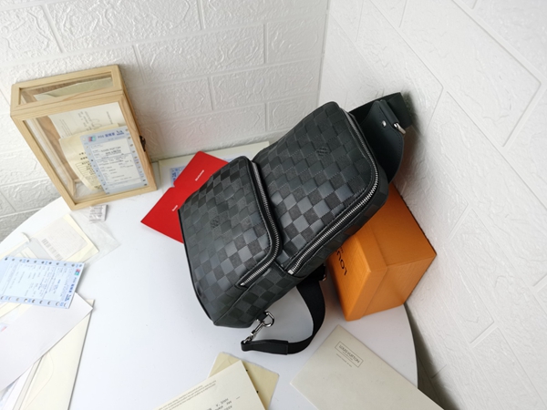 ルイヴィトンバッグ正面デザイン